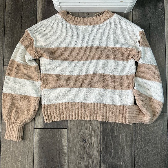 tan and white, v-neck sweater - Picture 2 of 2